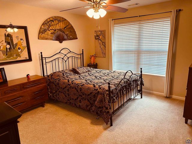 5514 SW Cantabella ST, Topeka, KS 66614