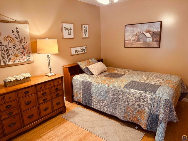 5514 SW Cantabella ST, Topeka, KS 66614