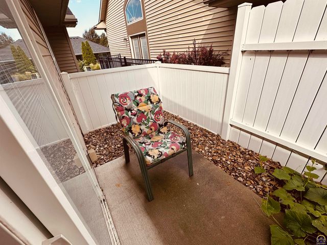 5514 SW Cantabella ST, Topeka, KS 66614