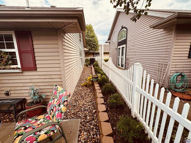 5514 SW Cantabella ST, Topeka, KS 66614