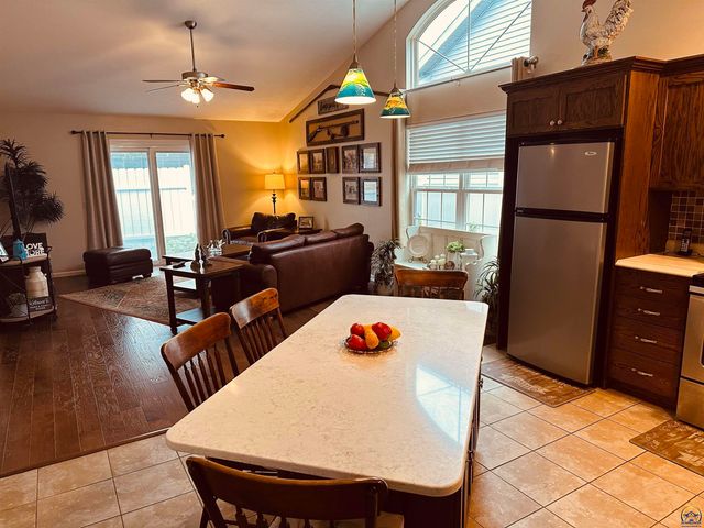 5514 SW Cantabella ST, Topeka, KS 66614