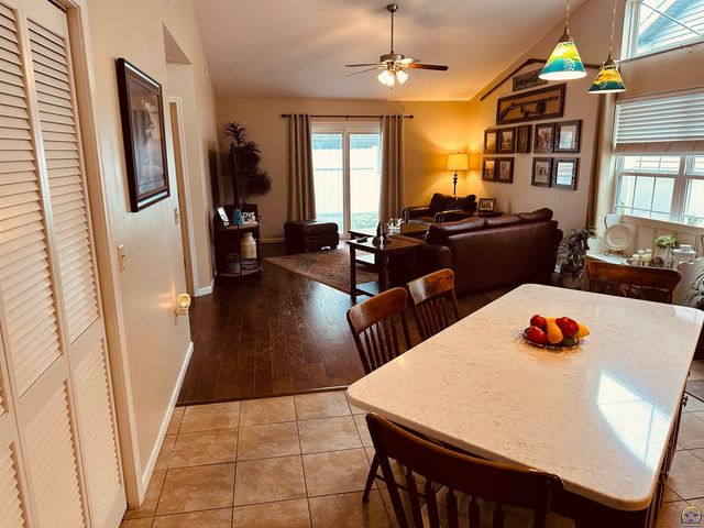 5514 SW Cantabella ST, Topeka, KS 66614