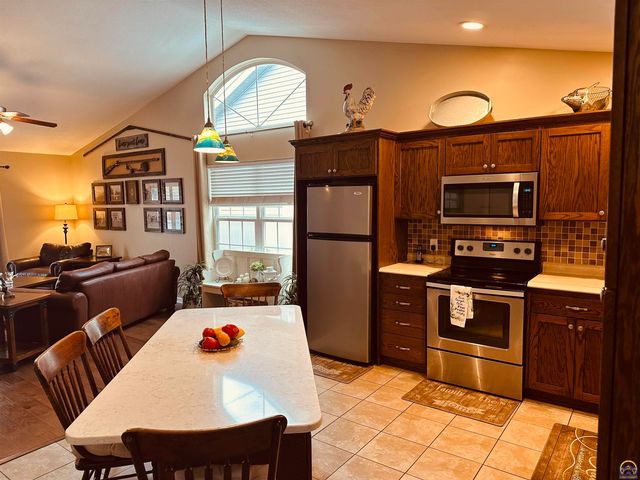 5514 SW Cantabella ST, Topeka, KS 66614