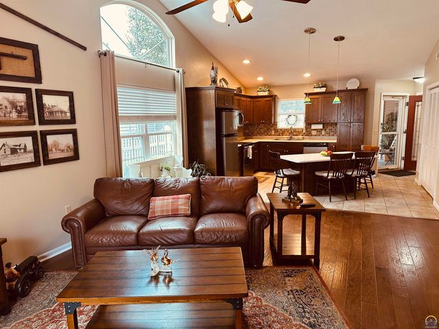 5514 SW Cantabella ST, Topeka, KS 66614