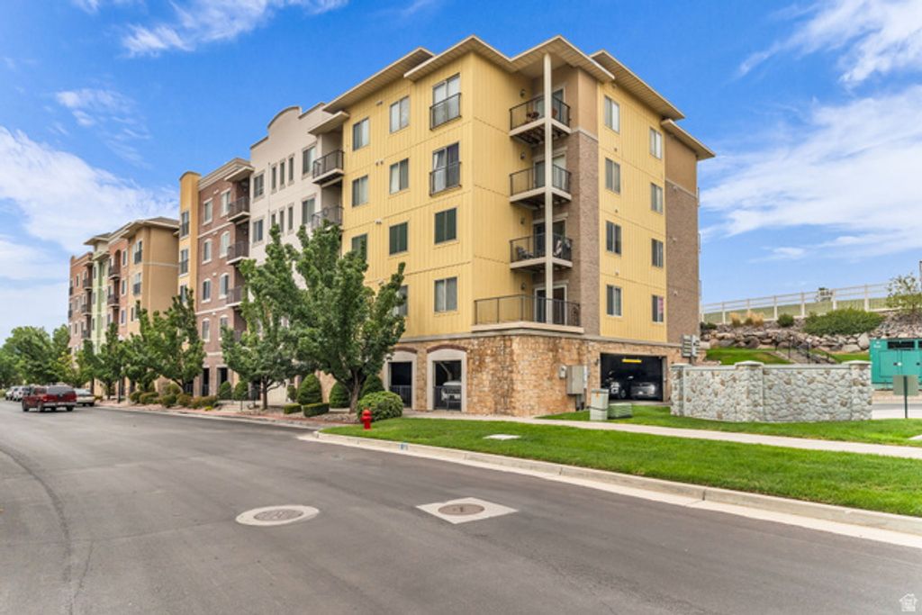 165 W ALBION VILLAGE WAY #105, Sandy, UT 84070 — exterior
