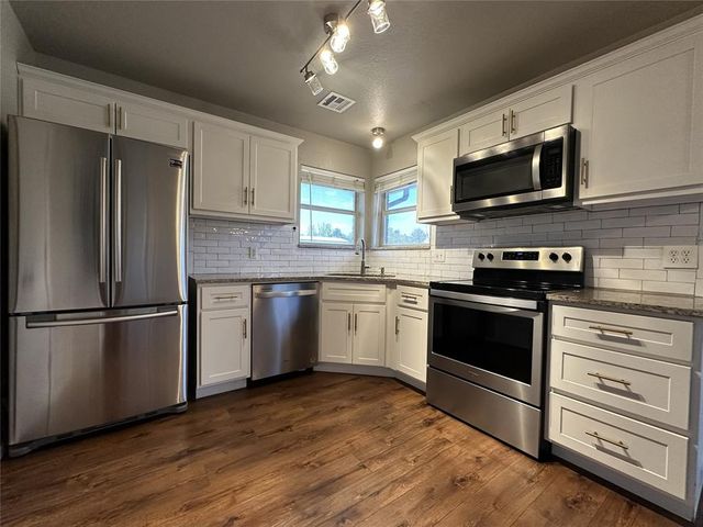 2100 Kenneth Lane, Choctaw, OK 73020