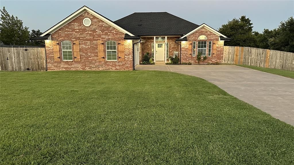 2100 Kenneth Lane, Choctaw, OK 73020