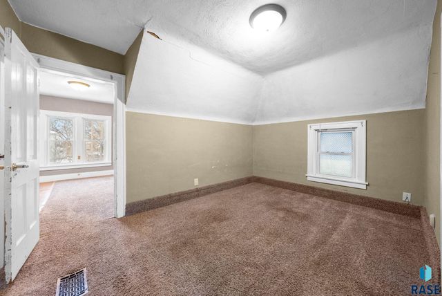 611 N Walts Ave Avenue, Sioux Falls, SD 57104