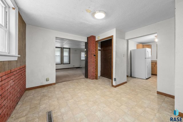 611 N Walts Ave Avenue, Sioux Falls, SD 57104