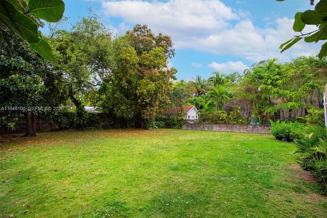 236 SW 28th Rd, Miami, FL 33129