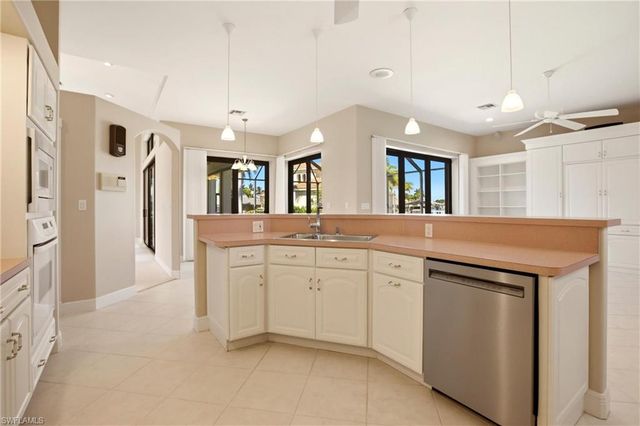 5072 Sorrento CT, Cape Coral, FL 33904