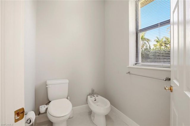 5072 Sorrento CT, Cape Coral, FL 33904