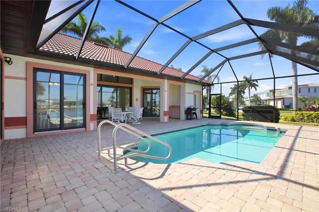 5072 Sorrento CT, Cape Coral, FL 33904