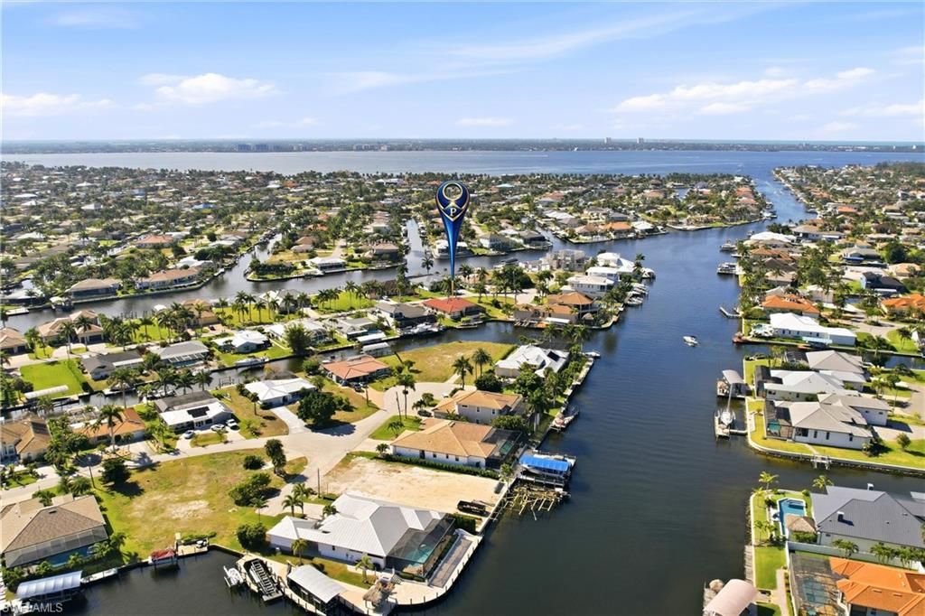 Image 6 of property listing at 5072 Sorrento CT, Cape Coral, FL 33904
