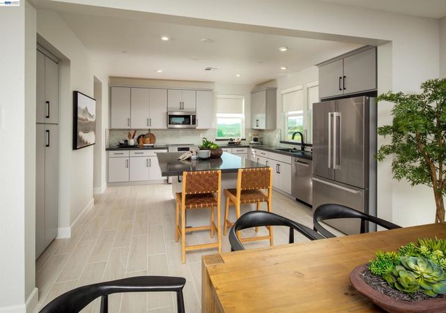 917 More Lane 1305, Morgan Hill, CA 95037