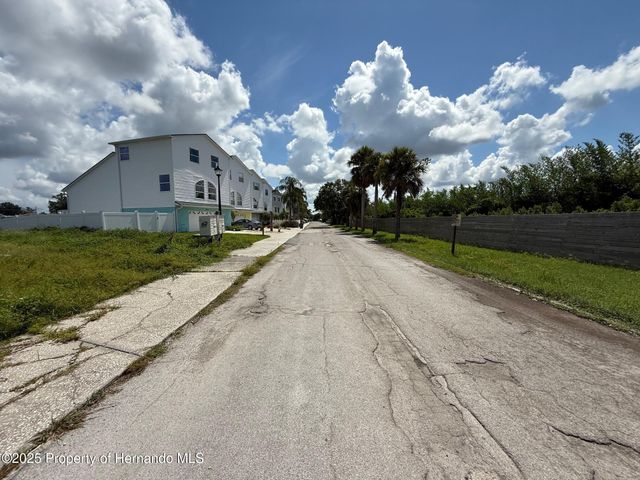 5251 Boardwalk Street, Holiday, FL 34690