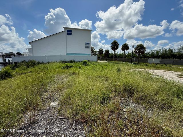 5251 Boardwalk Street, Holiday, FL 34690