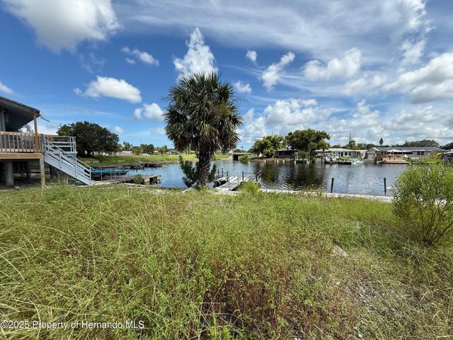 5251 Boardwalk Street, Holiday, FL 34690