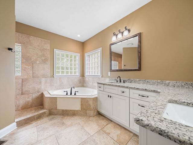 650 Dixie Bee Rd, Clarksville, TN 37043