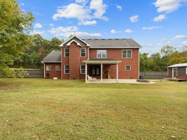 650 Dixie Bee Rd, Clarksville, TN 37043