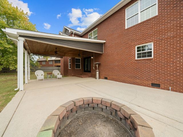 650 Dixie Bee Rd, Clarksville, TN 37043