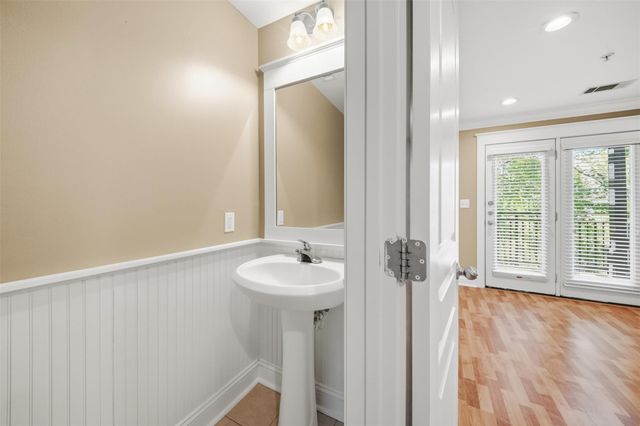 1725 Harvey Mitchell Parkway 126, College Station, TX 77840