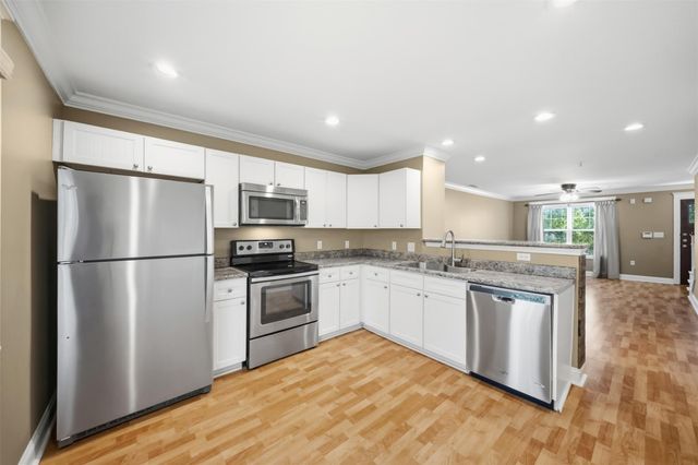 1725 Harvey Mitchell Parkway 126, College Station, TX 77840