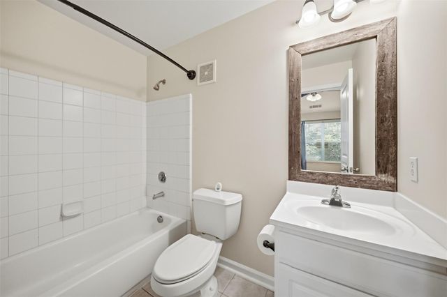 1725 Harvey Mitchell Parkway 126, College Station, TX 77840
