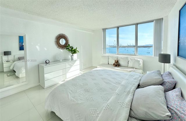 1500 Bay Road 820S, Miami Beach, FL 33139