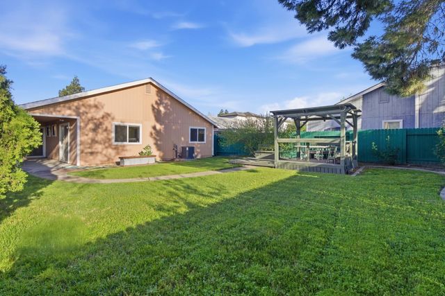 4824 Taylor St, Sacramento, CA 95838