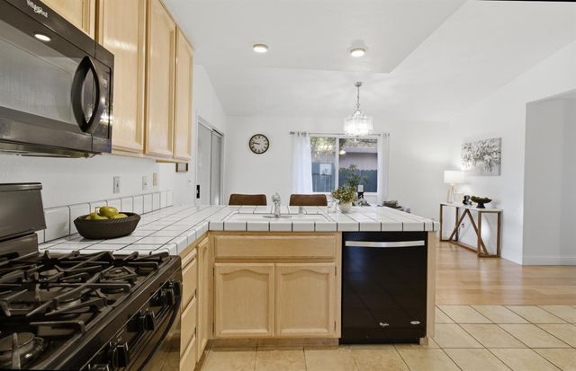 4824 Taylor St, Sacramento, CA 95838