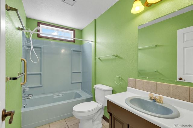 35 Sunset Court, Hudson, CO 80642