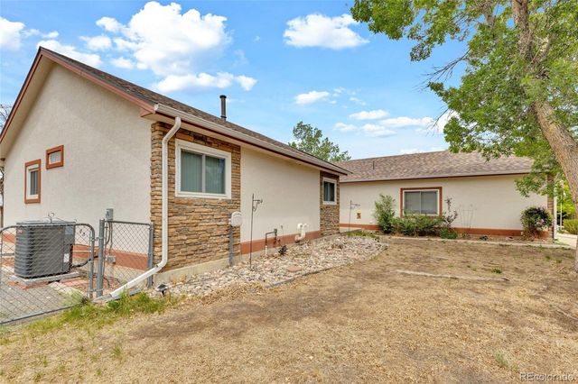 35 Sunset Court, Hudson, CO 80642