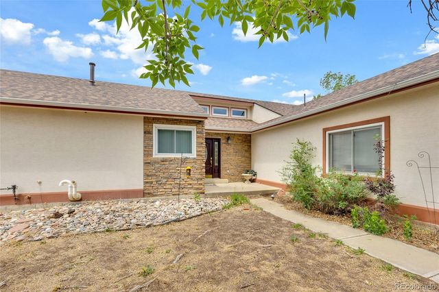 35 Sunset Court, Hudson, CO 80642