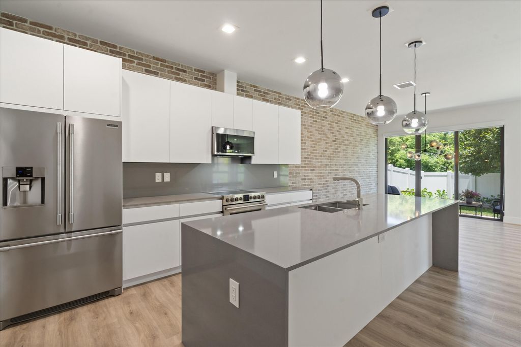 341 SW 16th Court, Fort Lauderdale, FL 33315