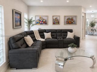 19273 NW 14th St 19273, Pembroke Pines, FL 33029