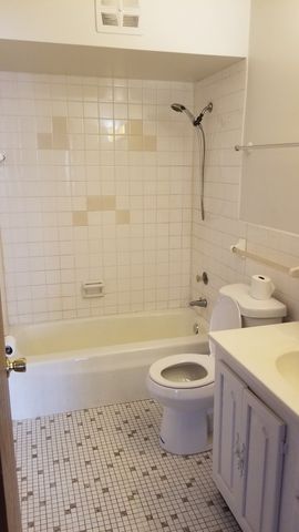 18550 Torrence Avenue 19, Lansing, IL 60438