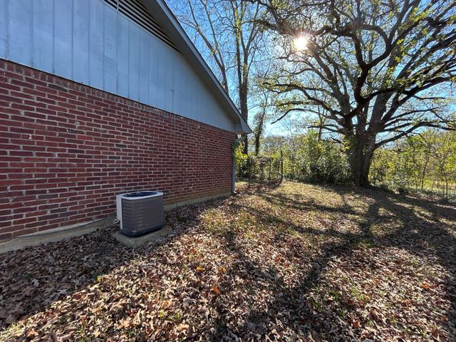 928 Vz County Road 3828, Wills Point, TX 75169