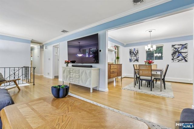 5 The Glen, Cedar Grove, NJ 07009