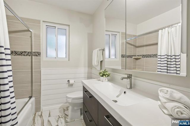 5 The Glen, Cedar Grove, NJ 07009