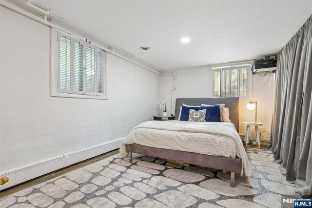 5 The Glen, Cedar Grove, NJ 07009