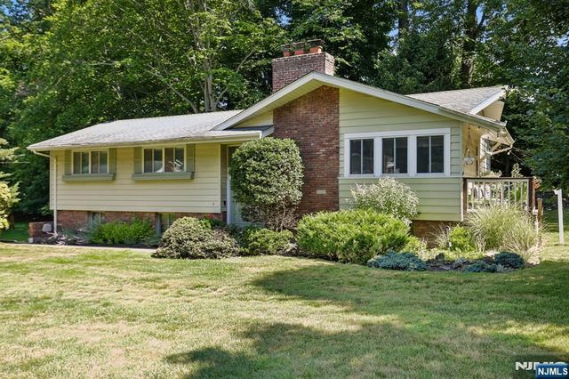 5 The Glen, Cedar Grove, NJ 07009