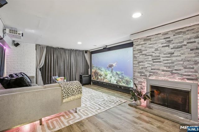 5 The Glen, Cedar Grove, NJ 07009