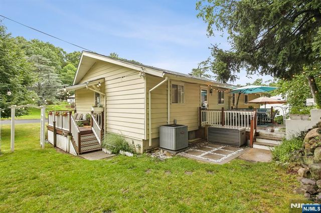 5 The Glen, Cedar Grove, NJ 07009