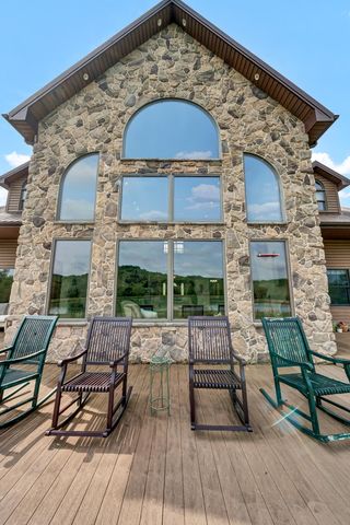 42 May Hollow Road, Tollesboro, KY 41189