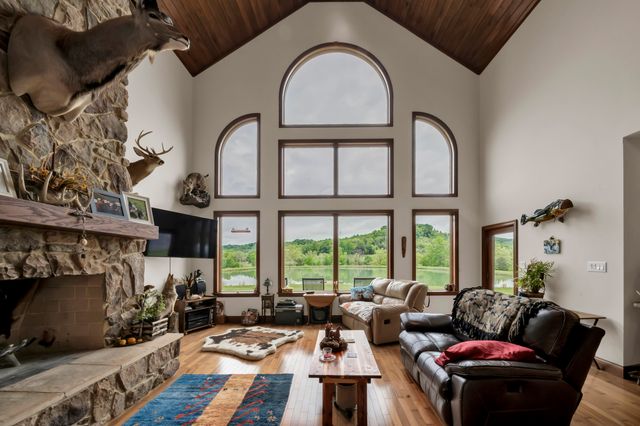 42 May Hollow Road, Tollesboro, KY 41189