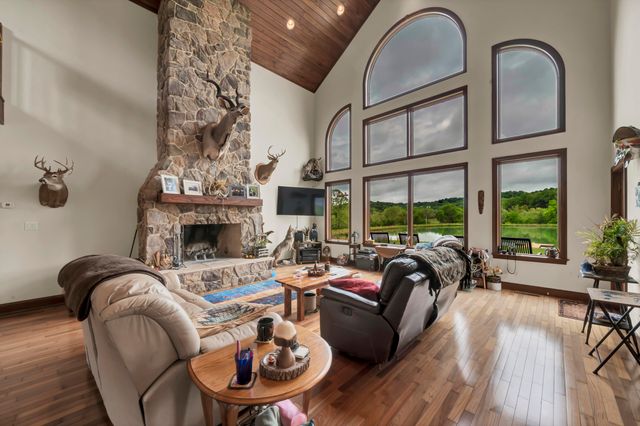 42 May Hollow Road, Tollesboro, KY 41189