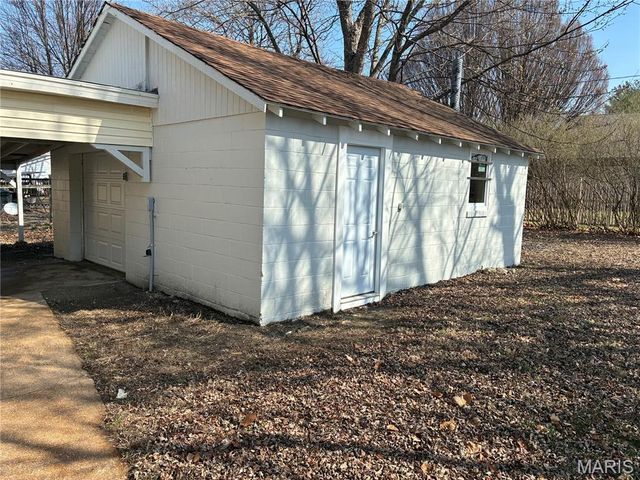 1208 N Madison Street, Litchfield, IL 62056