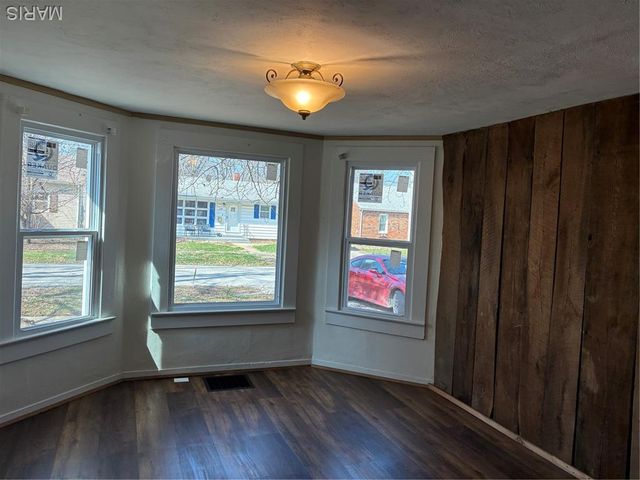 1208 N Madison Street, Litchfield, IL 62056