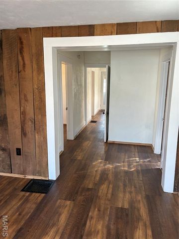 1208 N Madison Street, Litchfield, IL 62056